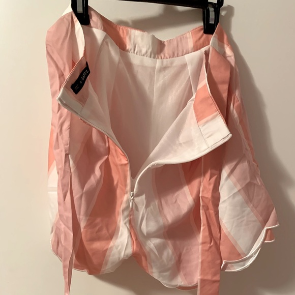 Size small pink Zaful shorts - Picture 3 of 3